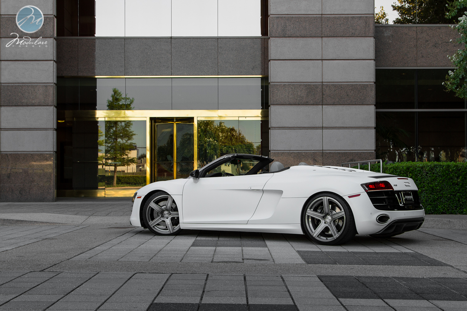 Audi R8 Spyder Pink