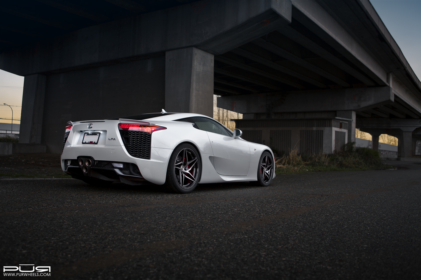 Here we have a Lexus LFA with a set of 20" PUR RS22 Forged Monoblock w...